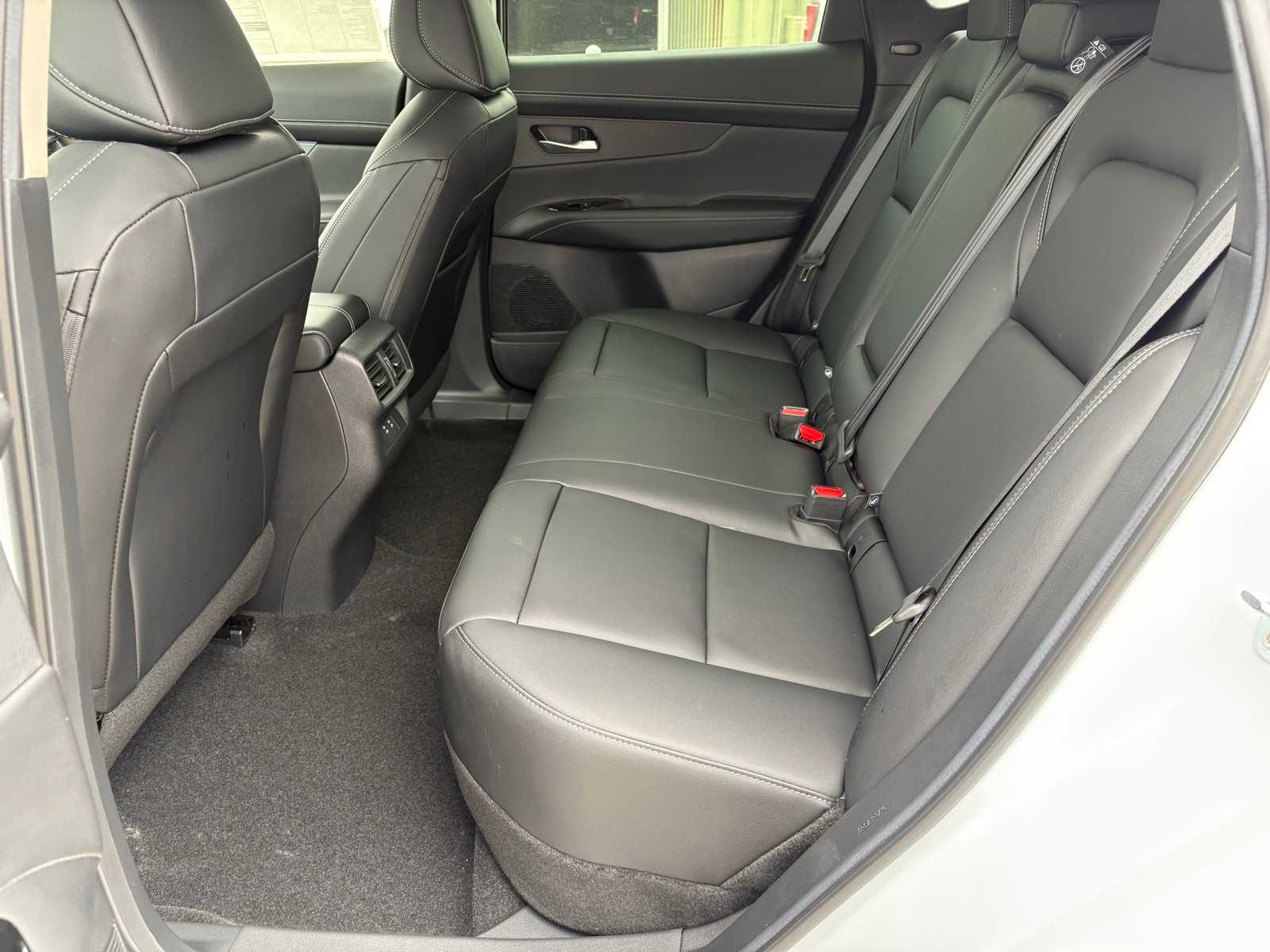 Vehicle image 12 of 23