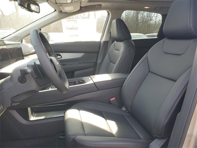 Vehicle image 8 of 34