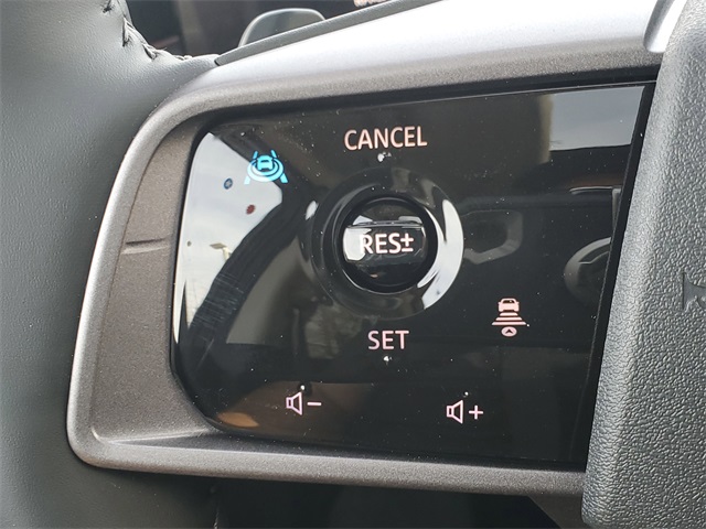 Vehicle image 27 of 34