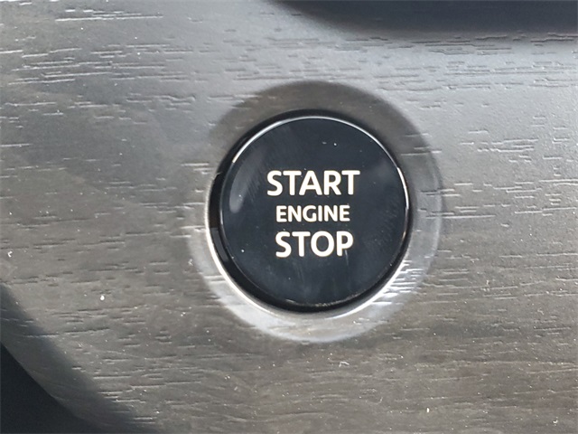 Vehicle image 14 of 34