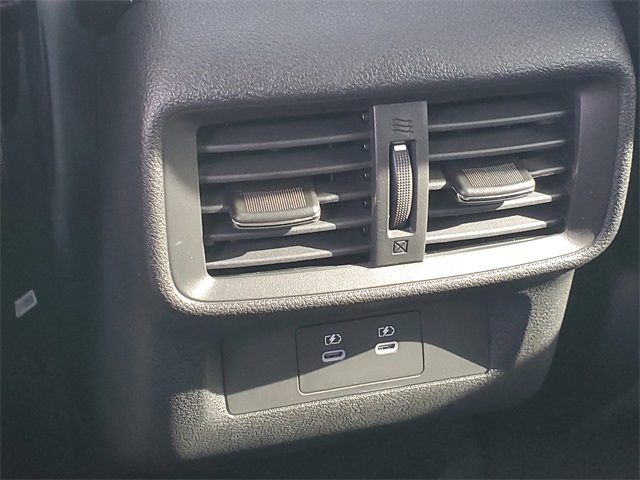Vehicle image 22 of 34