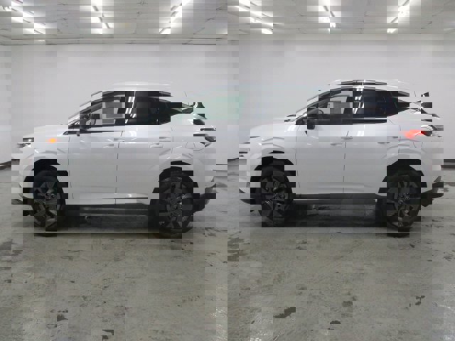 Vehicle image 7 of 34