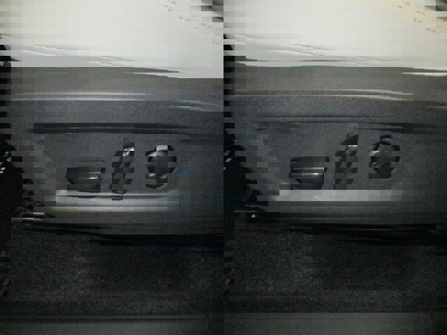 Vehicle image 18 of 34