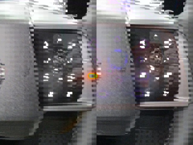 Vehicle image 23 of 34