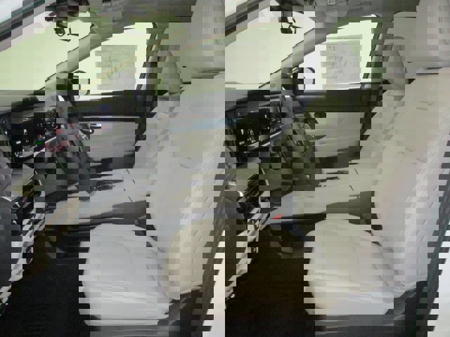 Vehicle image 16 of 34