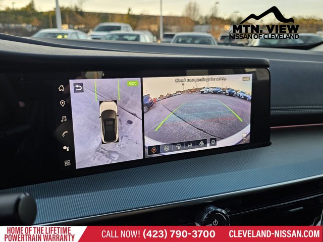 Vehicle image 13 of 19