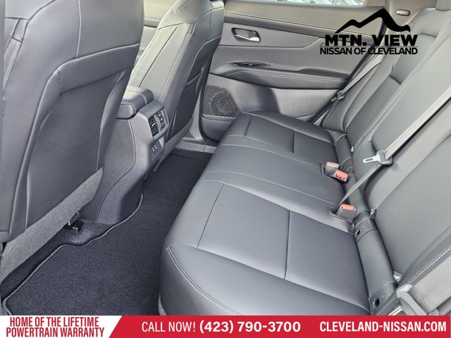 Vehicle image 11 of 19