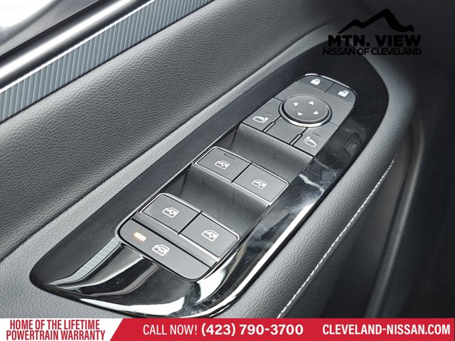 Vehicle image 15 of 19