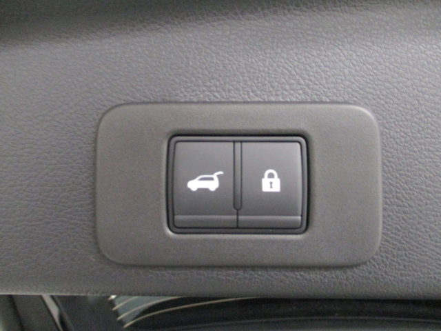 Vehicle image 11 of 33