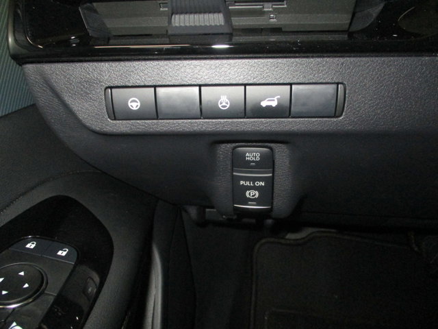 Vehicle image 25 of 33