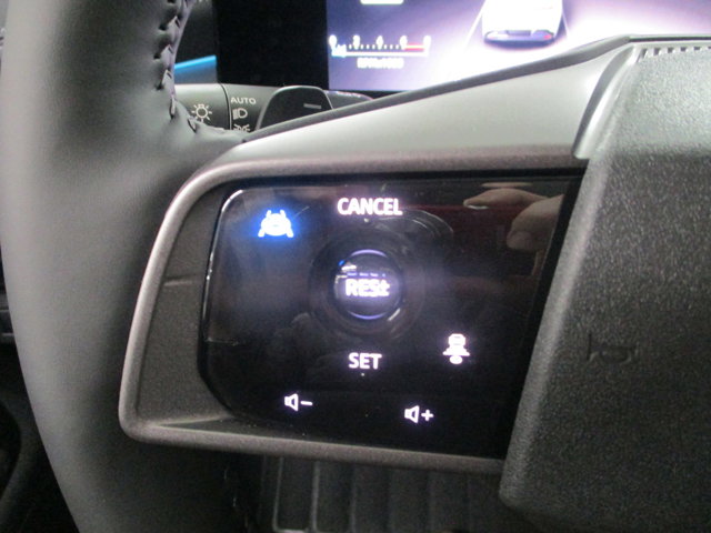 Vehicle image 23 of 33