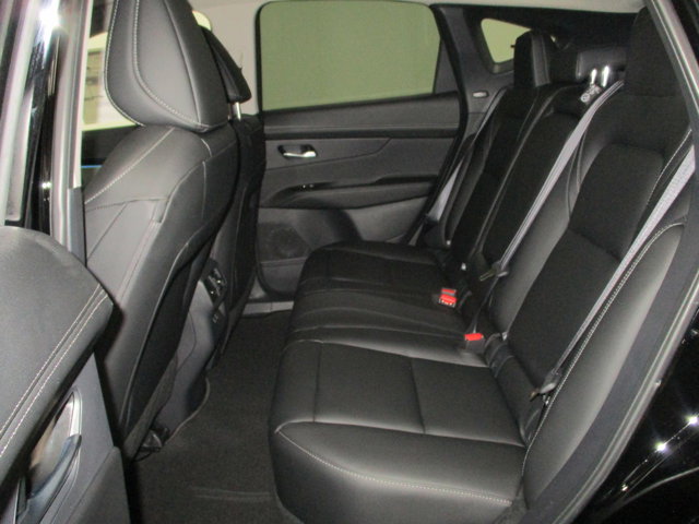 Vehicle image 31 of 33