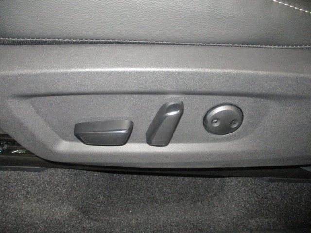 Vehicle image 20 of 33