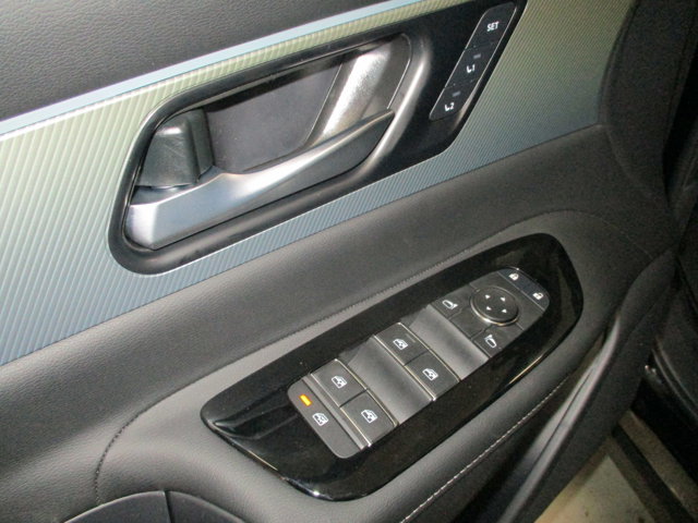 Vehicle image 16 of 33
