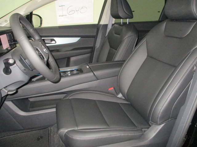 Vehicle image 17 of 33
