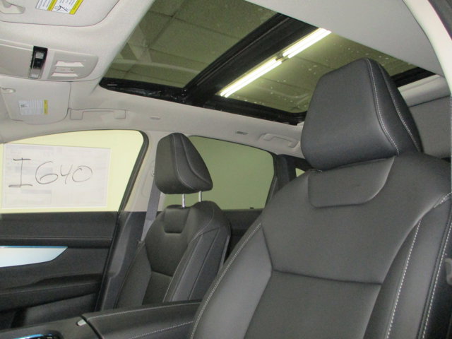 Vehicle image 19 of 33