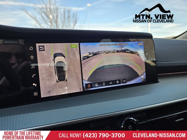 Vehicle image 13 of 19