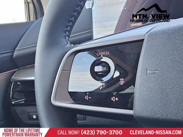 Vehicle image 17 of 19