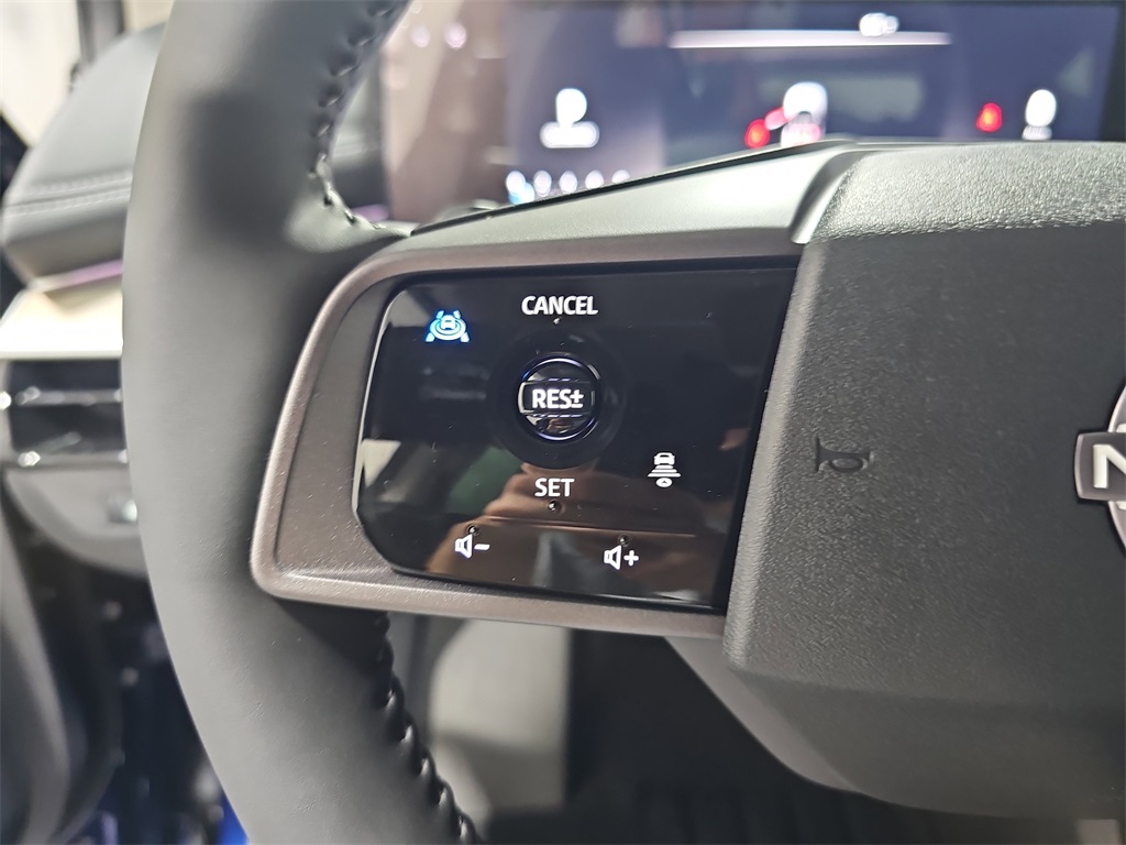 Vehicle image 17 of 37