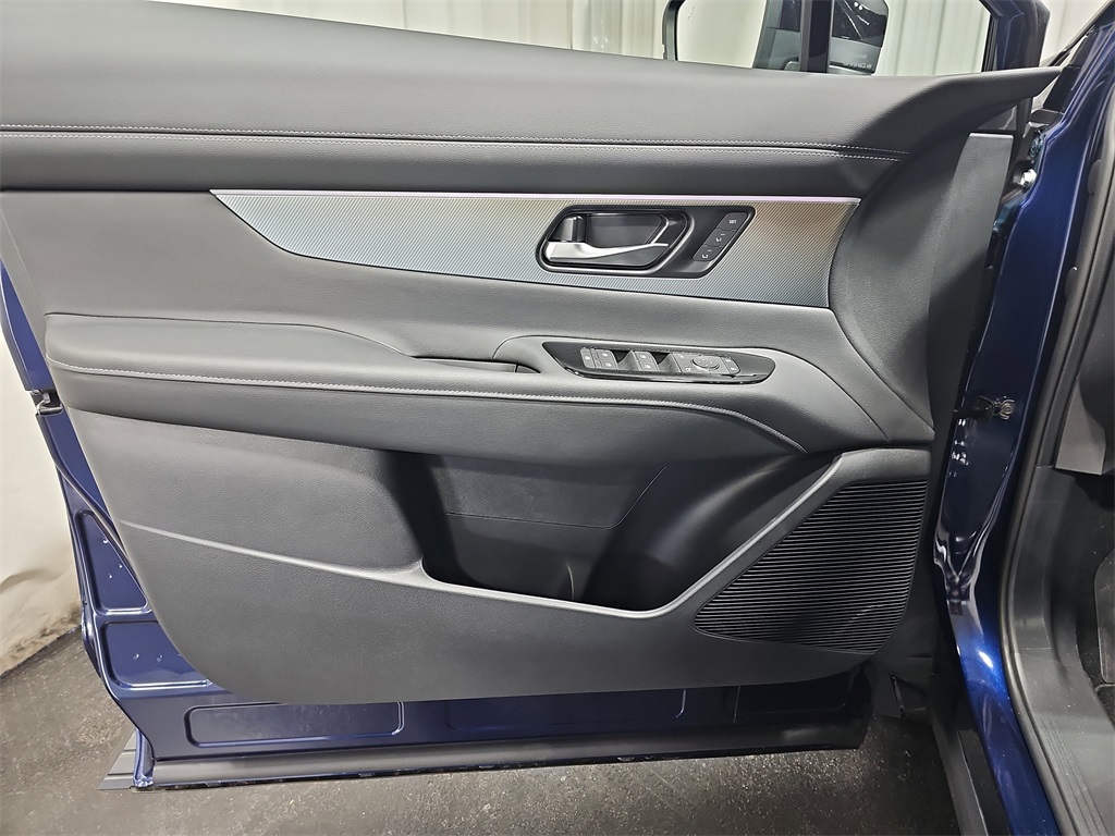 Vehicle image 28 of 37