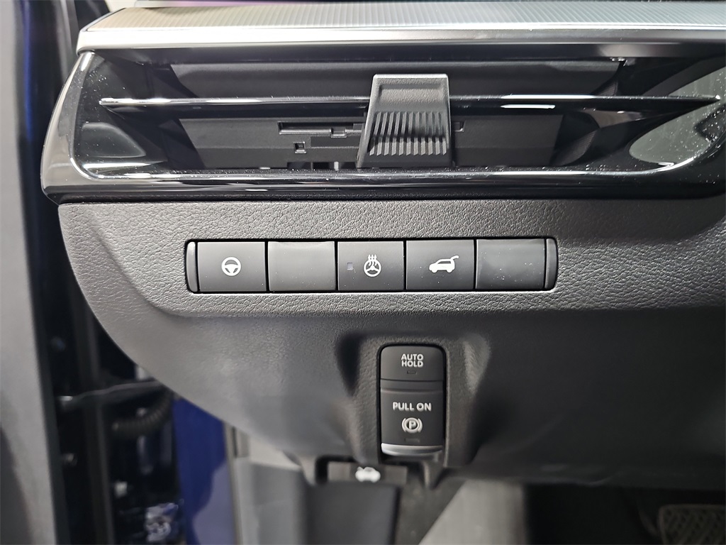 Vehicle image 27 of 37
