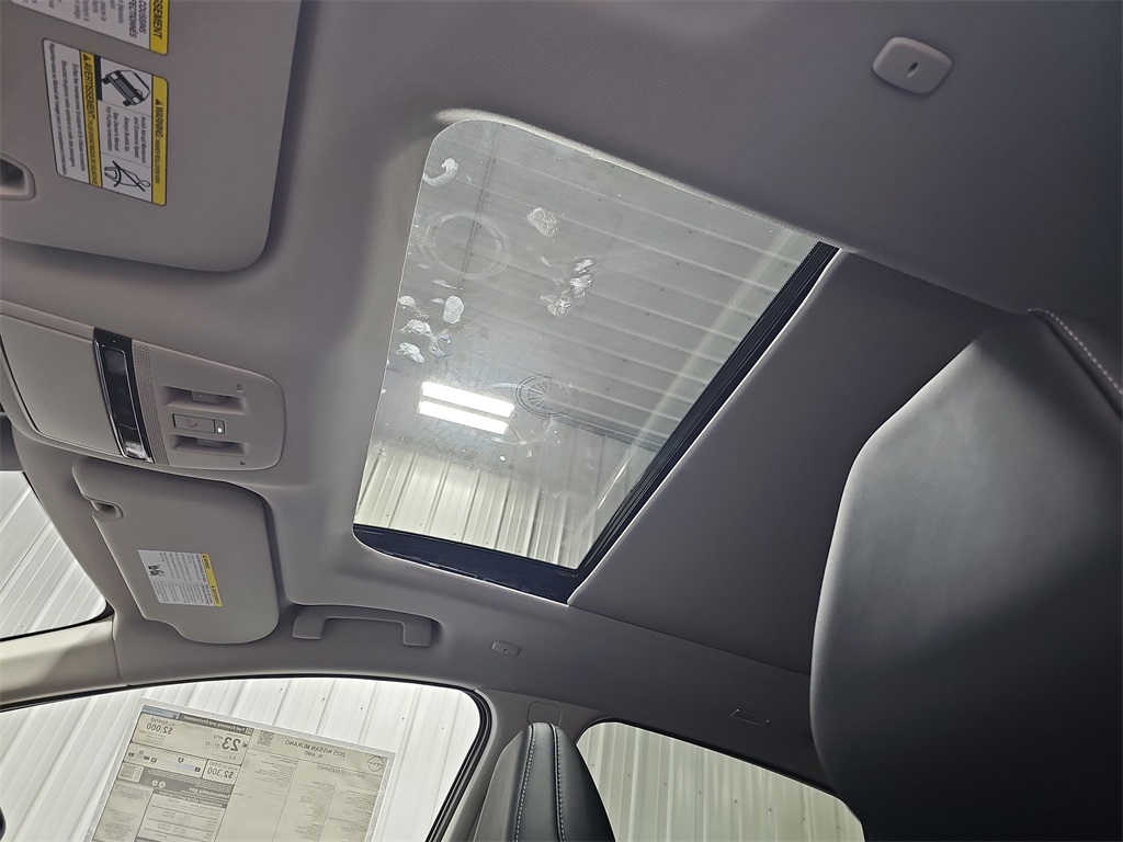 Vehicle image 31 of 37
