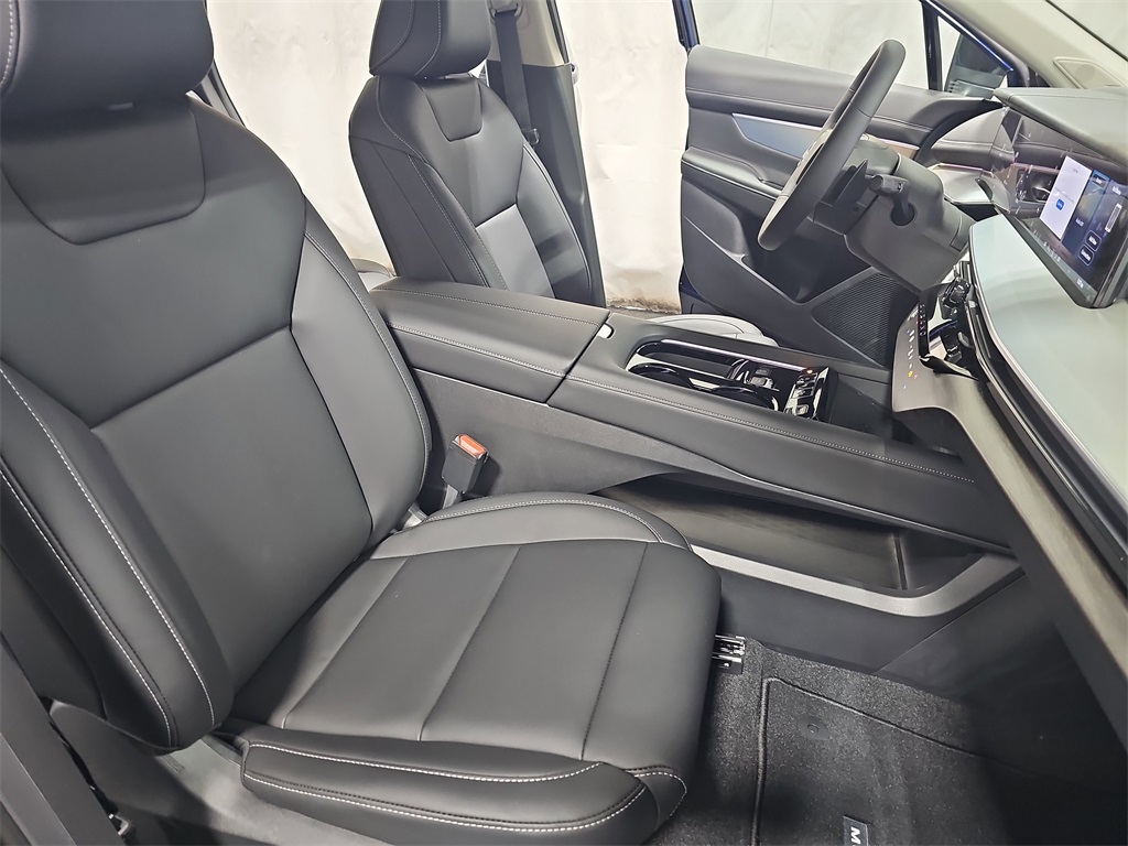 Vehicle image 10 of 37