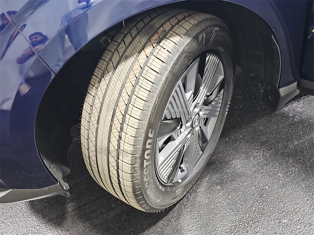 Vehicle image 34 of 37