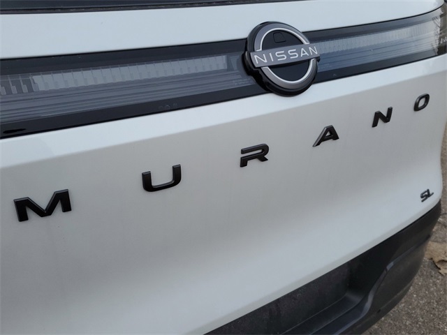 Vehicle image 27 of 33