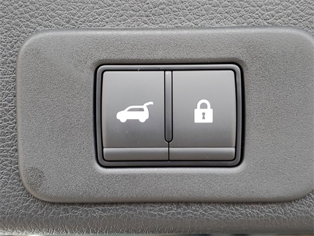 Vehicle image 24 of 33