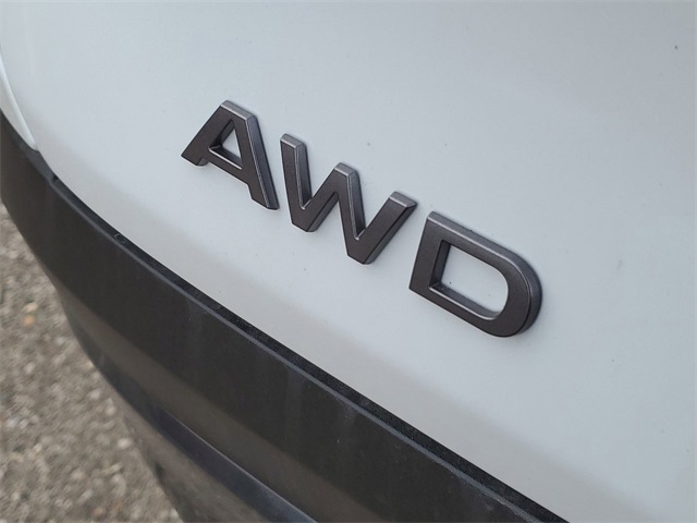 Vehicle image 21 of 33