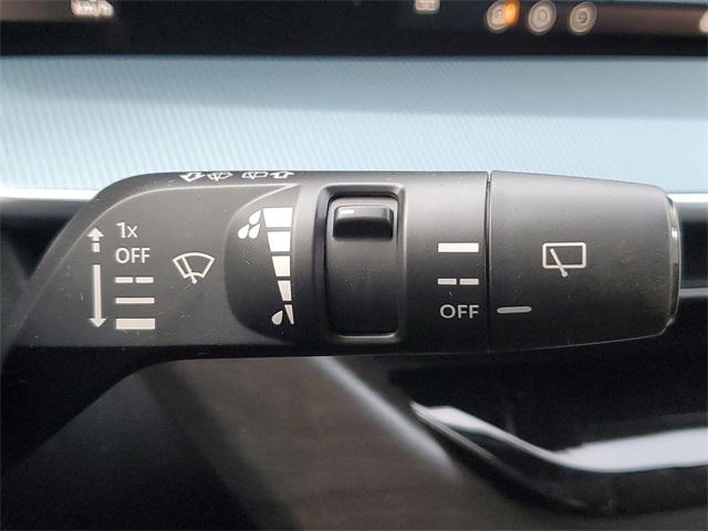 Vehicle image 29 of 33