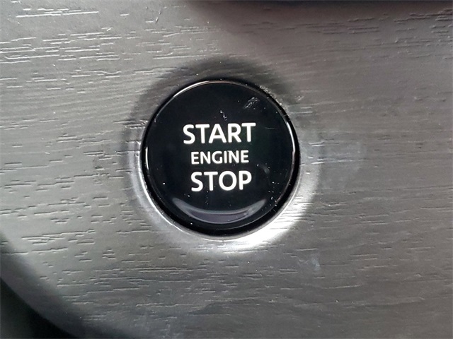 Vehicle image 23 of 33