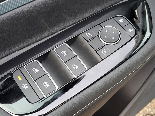 Vehicle image 26 of 33