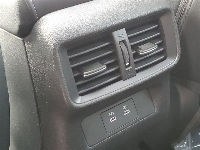 Vehicle image 17 of 33