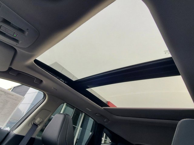 Vehicle image 26 of 30