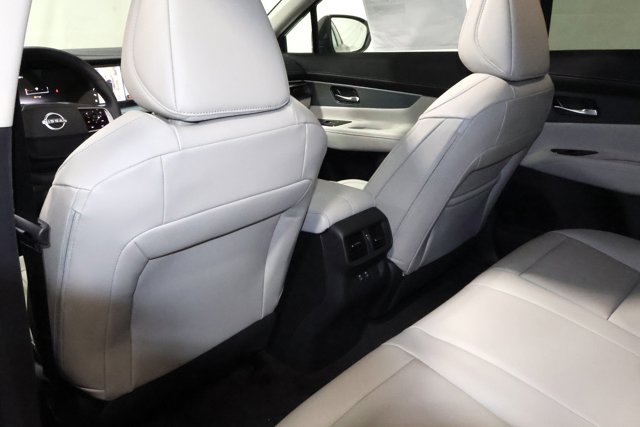 Vehicle image 11 of 37