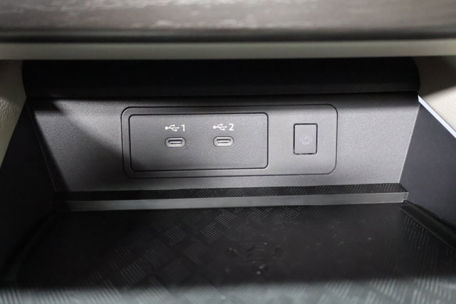 Vehicle image 26 of 37