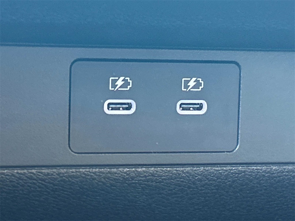 Vehicle image 30 of 70