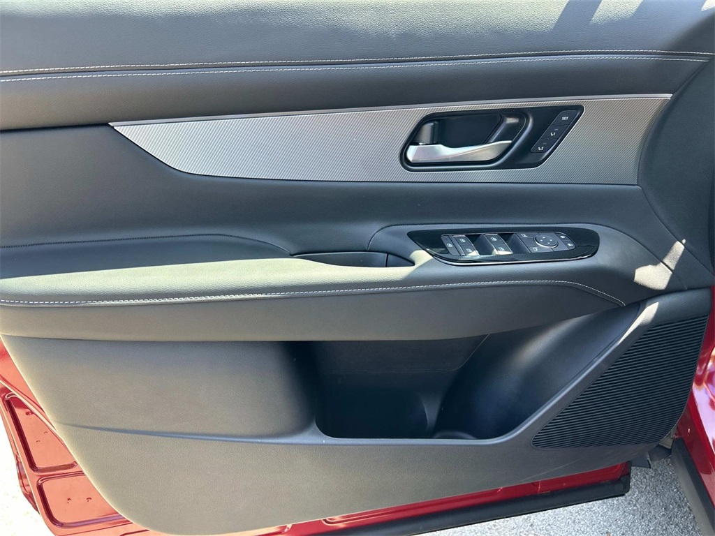 Vehicle image 25 of 70