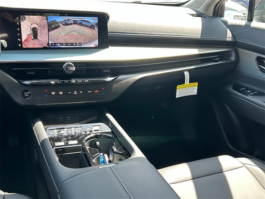 Vehicle image 32 of 70