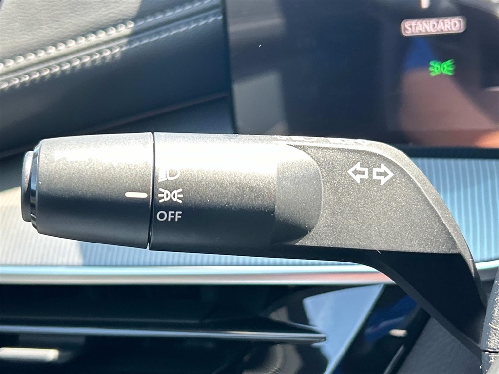 Vehicle image 65 of 70