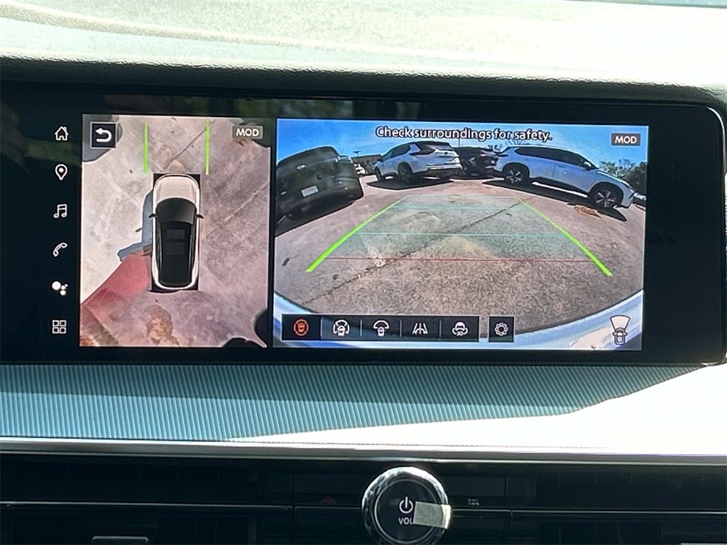 Vehicle image 33 of 70