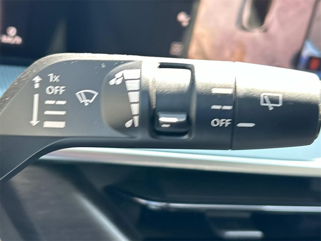 Vehicle image 66 of 70