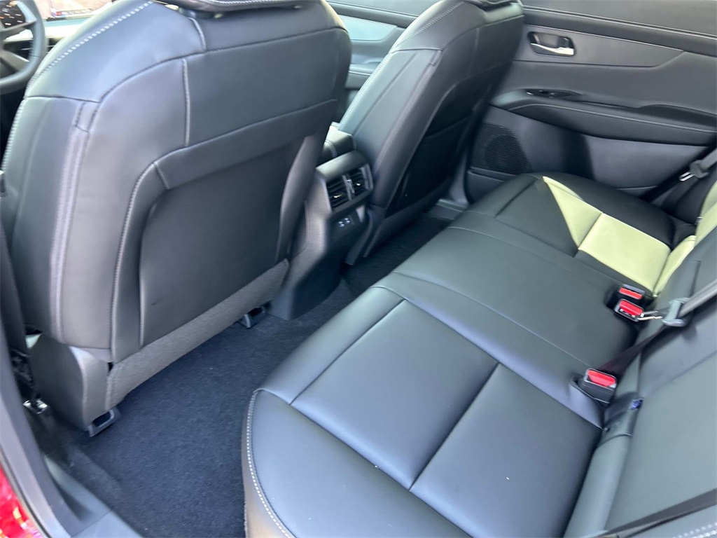 Vehicle image 27 of 70