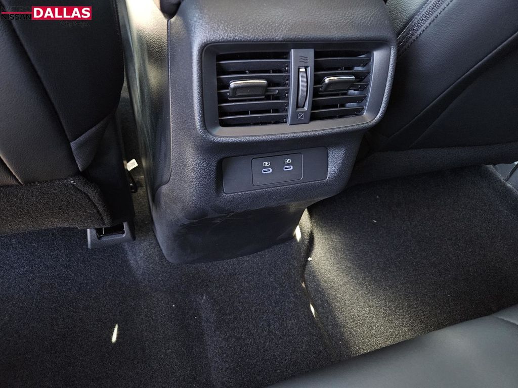 Vehicle image 15 of 25
