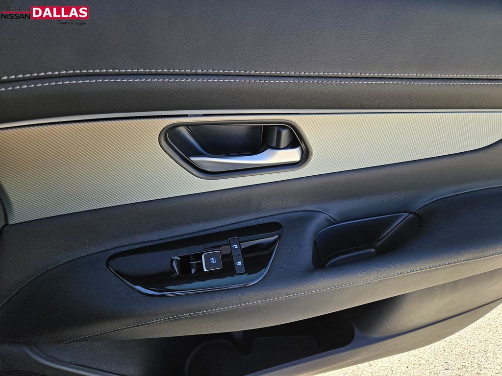 Vehicle image 10 of 25