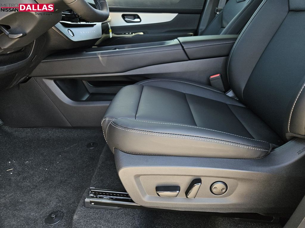 Vehicle image 19 of 25