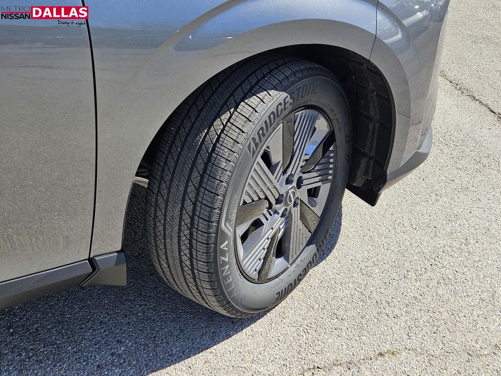Vehicle image 7 of 25