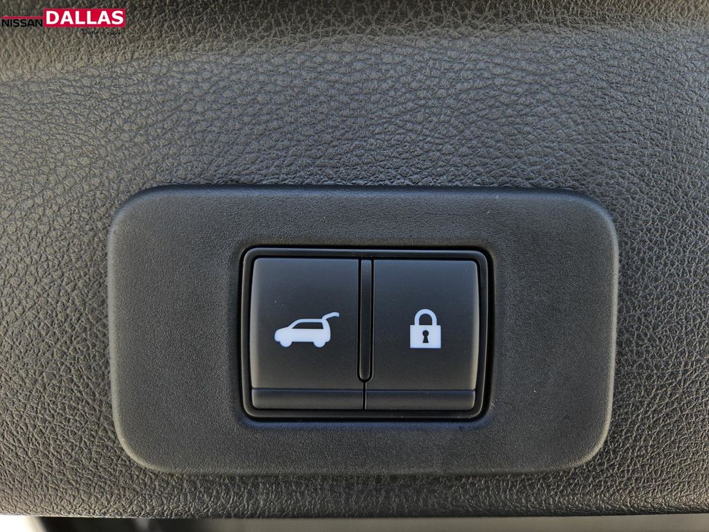 Vehicle image 11 of 25
